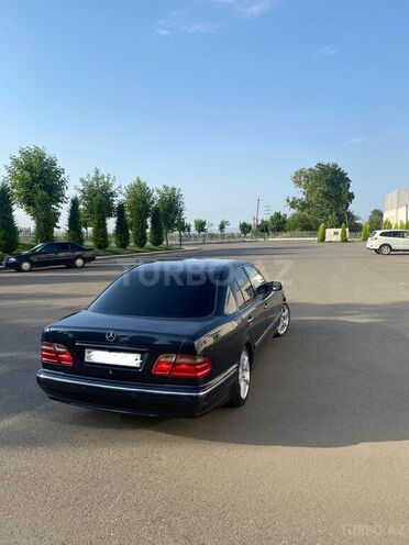 Mercedes E 270 2000, 426,787 km - 2.7 л - Tovuz