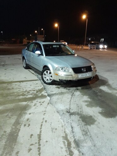 Volkswagen Passat 2003, 275,000 km - 1.8 л - Lənkəran