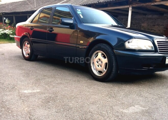 Mercedes C 220 1999, 345,000 km - 2.2 l - Qəbələ