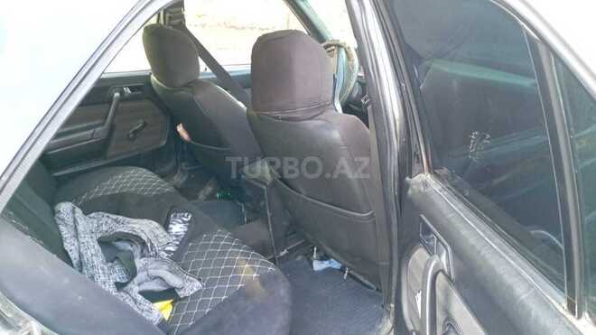 Mercedes 190 1991, 300,000 km - 2.0 l - Qax