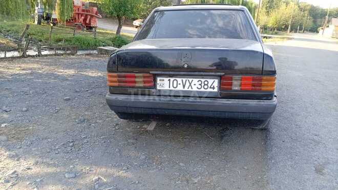 Mercedes 190 1991, 300,000 km - 2.0 l - Qax