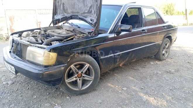 Mercedes 190 1991, 300,000 km - 2.0 l - Qax