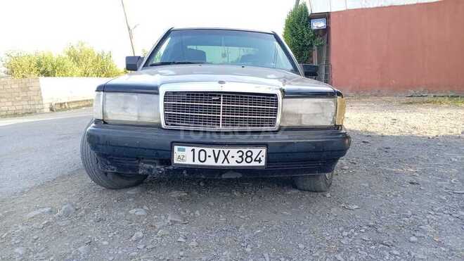 Mercedes 190 1991, 300,000 km - 2.0 l - Qax
