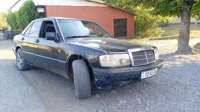 Mercedes 190 1991, 300,000 km - 2.0 l - Qax