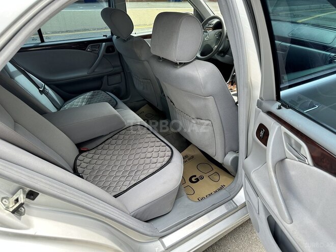 Mercedes E 240 2001, 267,000 km - 2.4 l - Sumqayıt