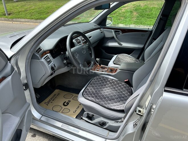 Mercedes E 240 2001, 267,000 km - 2.4 l - Sumqayıt