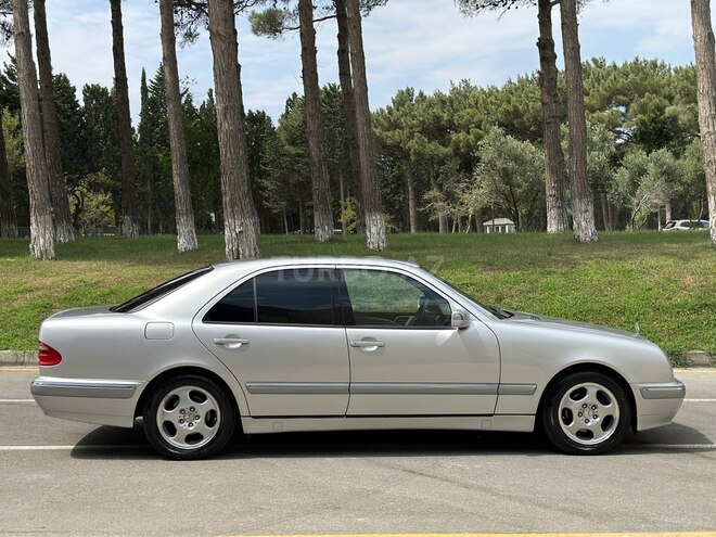 Mercedes E 240 2001, 267,000 km - 2.4 l - Sumqayıt