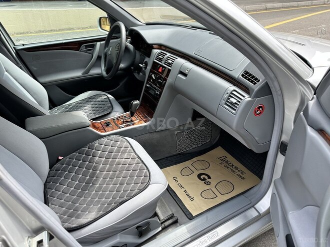 Mercedes E 240 2001, 267,000 km - 2.4 l - Sumqayıt