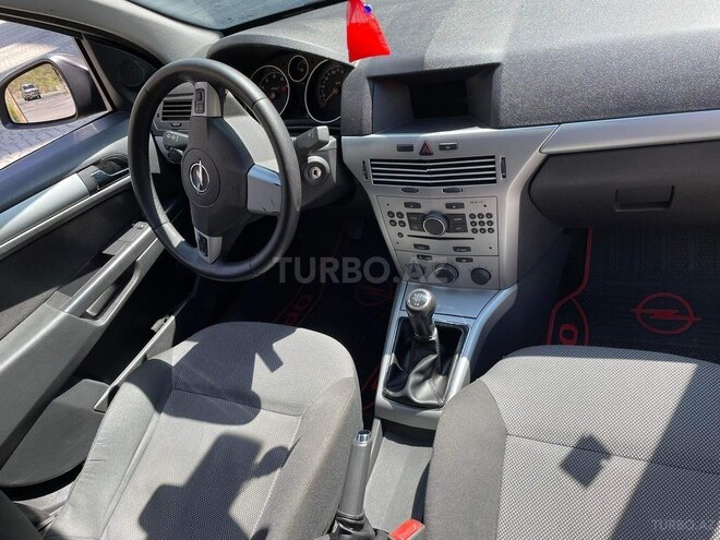 Opel Astra 2009, 140,000 km - 1.4 л - Qax