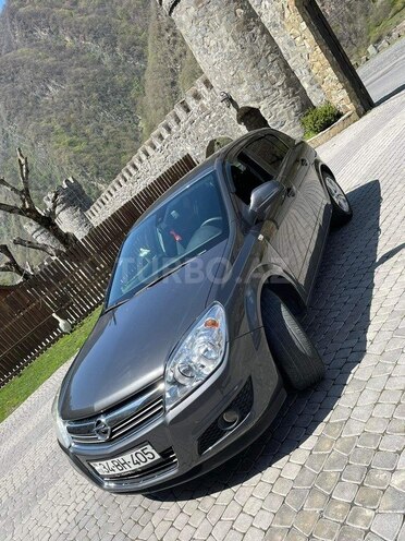 Opel Astra 2009, 140,000 km - 1.4 л - Qax
