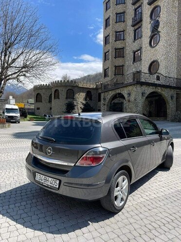 Opel Astra 2009, 140,000 km - 1.4 л - Qax