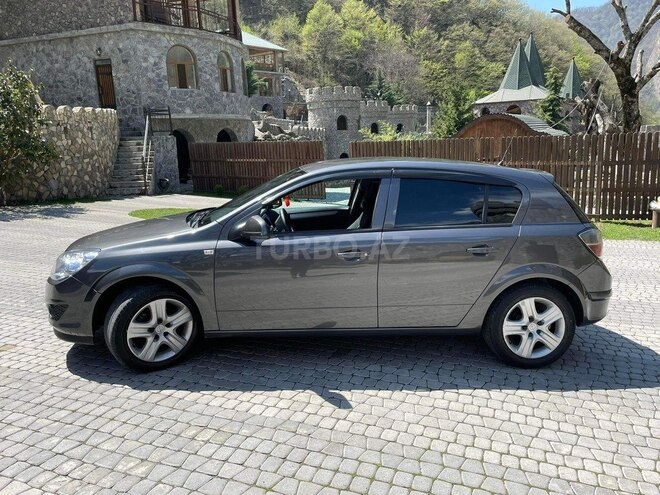 Opel Astra 2009, 140,000 km - 1.4 л - Qax