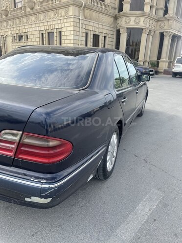 Mercedes E 220 2001, 254,300 km - 2.2 л - Bakı