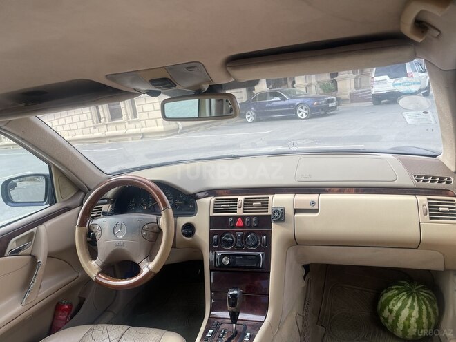 Mercedes E 220 2001, 254,300 km - 2.2 л - Bakı