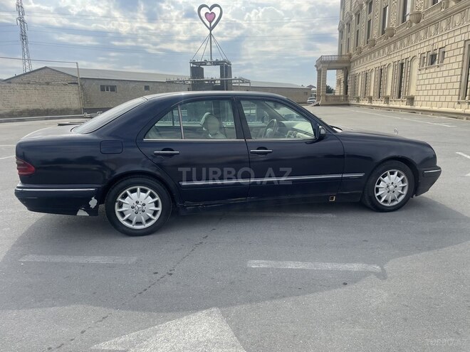 Mercedes E 220 2001, 254,300 km - 2.2 л - Bakı