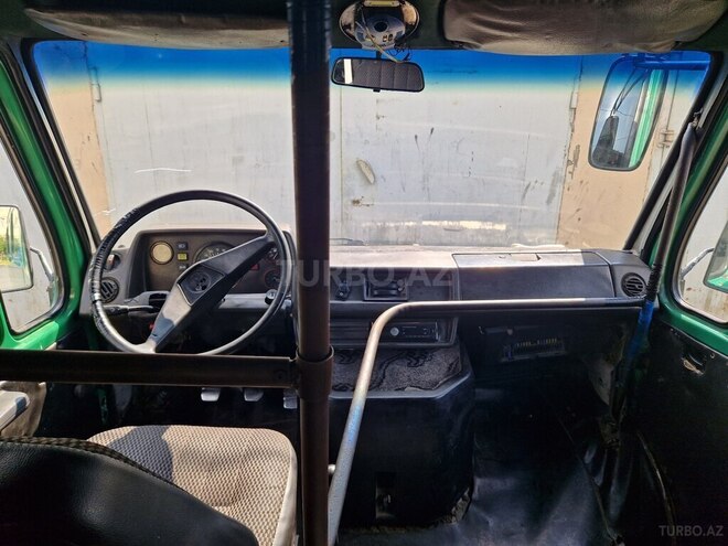 Mercedes 208 D 1993, 300,000 km - 2.5 l - Zaqatala