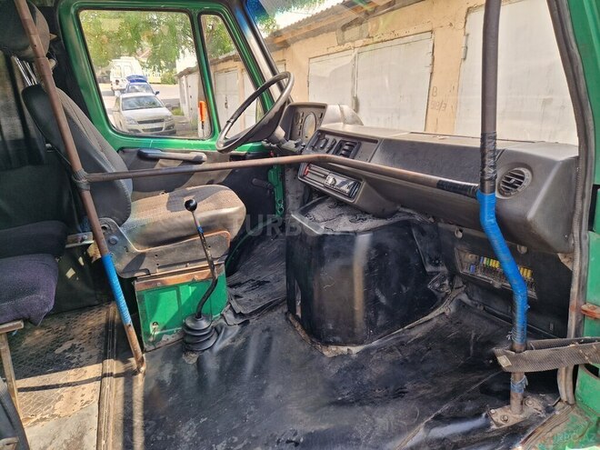 Mercedes 208 D 1993, 300,000 km - 2.5 l - Zaqatala