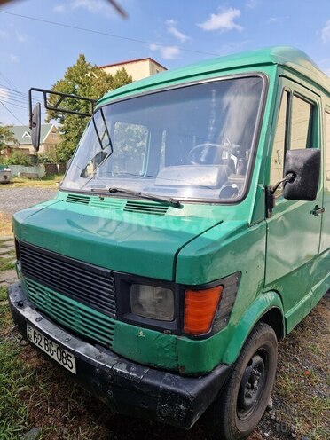 Mercedes 208 D 1993, 300,000 km - 2.5 l - Zaqatala