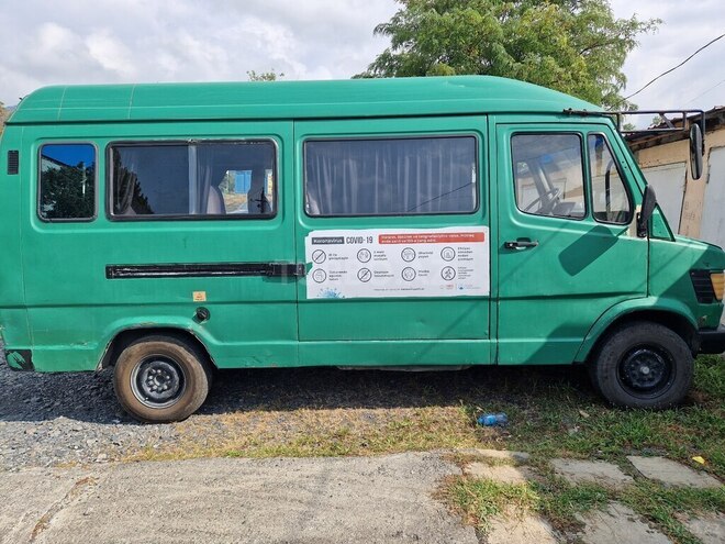 Mercedes 208 D 1993, 300,000 km - 2.5 l - Zaqatala