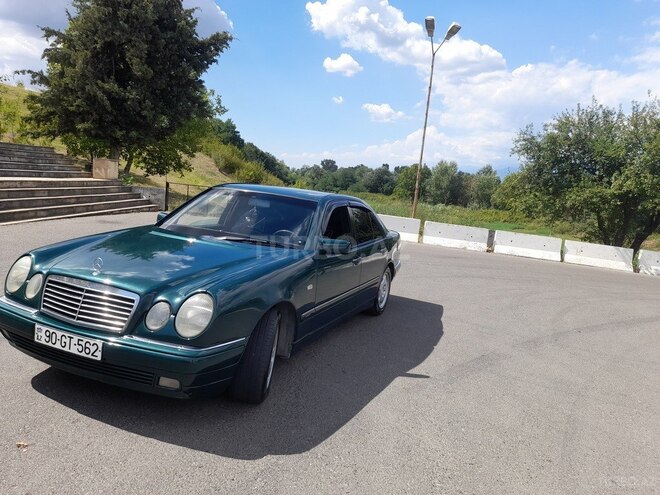 Mercedes E 220 1999, 559,000 km - 2.2 л - İsmayıllı