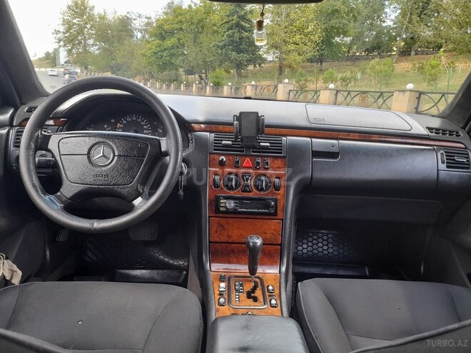 Mercedes E 220 1999, 559,000 km - 2.2 л - İsmayıllı
