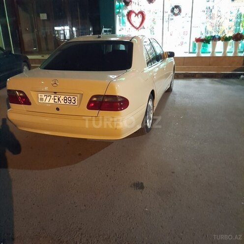 Mercedes E 220 2001, 25,000 km - 2.2 l - Bakı