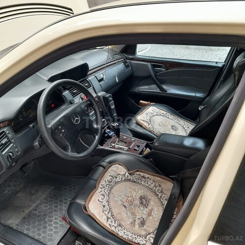 Mercedes E 220 2001, 25,000 km - 2.2 l - Bakı