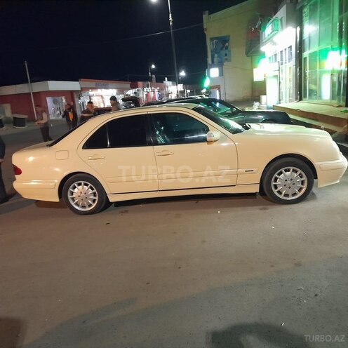 Mercedes E 220 2001, 25,000 km - 2.2 l - Bakı