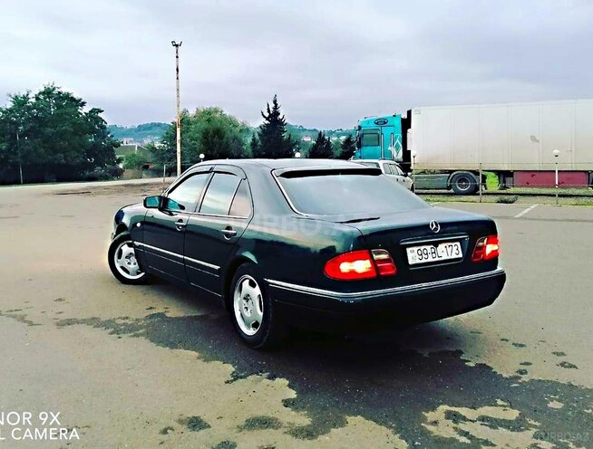 Mercedes E 240 1998, 512,000 km - 2.4 l - Astara