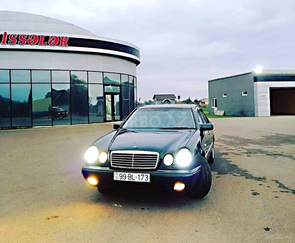 Mercedes E 240 1998, 512,000 km - 2.4 l - Astara