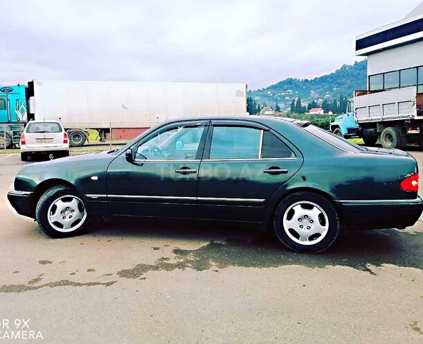 Mercedes E 240 1998, 512,000 km - 2.4 l - Astara
