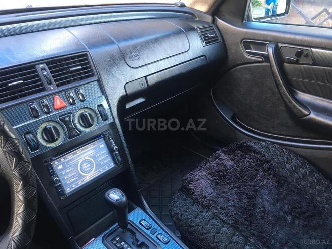 Mercedes C 230 1999, 181,000 km - 2.3 l - Qax