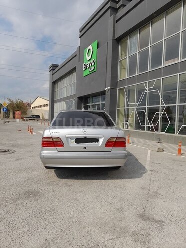 Mercedes E 240 2000, 240,000 km - 2.4 л - Bakı
