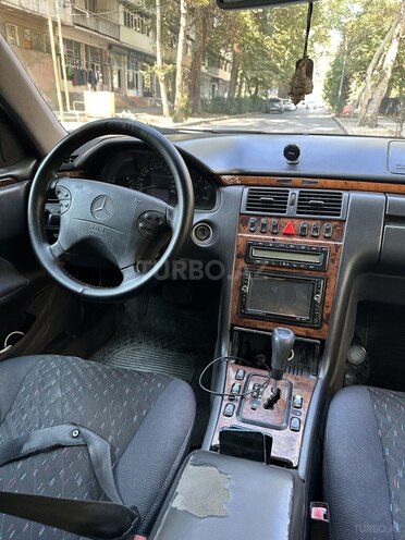 Mercedes E 220 2001, 700,000 km - 2.2 l - Mingəçevir