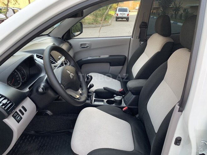 Mitsubishi L200 2014, 134,655 km - 2.5 l - Bakı