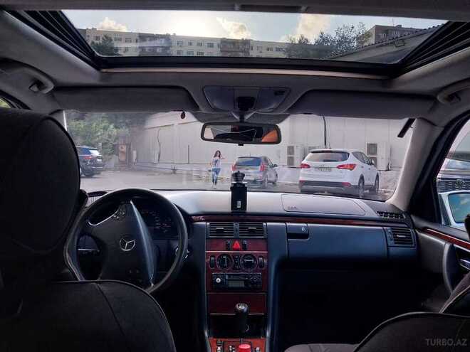 Mercedes E 220 2000, 352,000 km - 2.2 l - Bakı