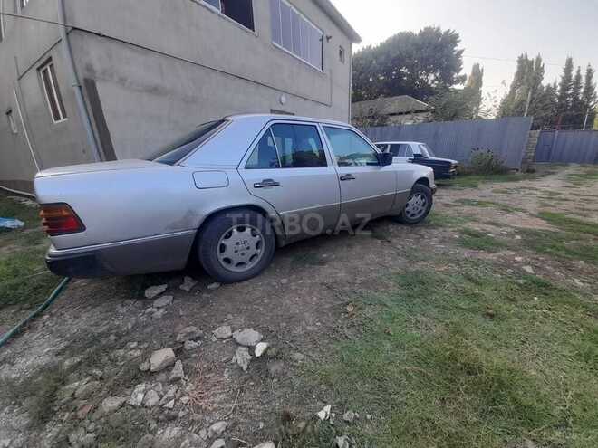 Mercedes E 250 1992, 300,000 km - 2.5 л - Masallı