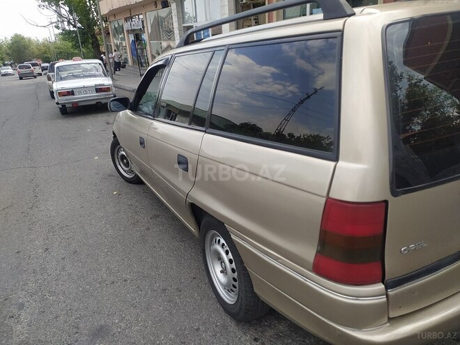 Opel Astra 1997, 250,000 km - 1.6 l - Şəki