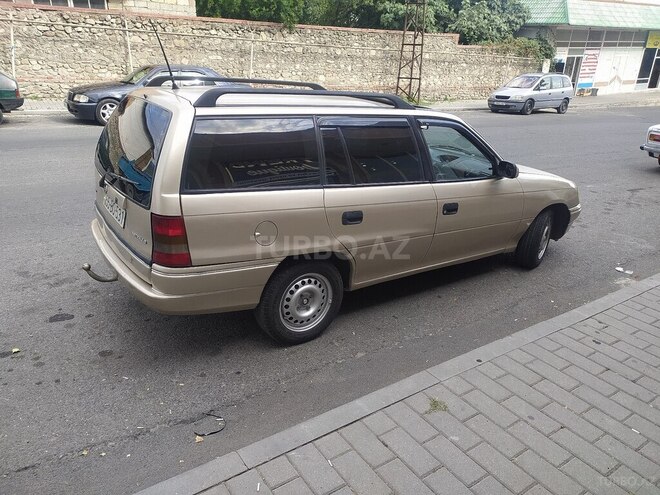 Opel Astra 1997, 250,000 km - 1.6 l - Şəki