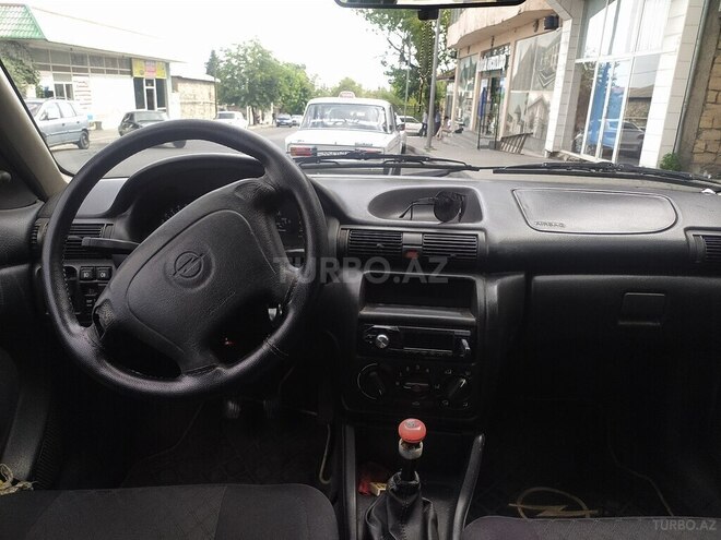 Opel Astra 1997, 250,000 km - 1.6 l - Şəki