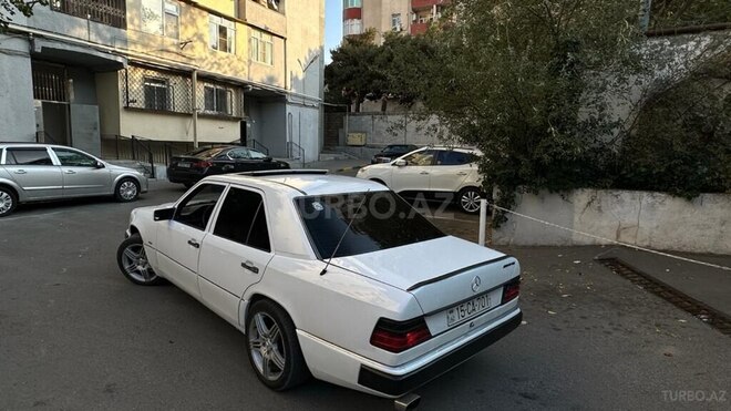 Mercedes E 230 1991, 325,000 km - 2.3 l - Bakı