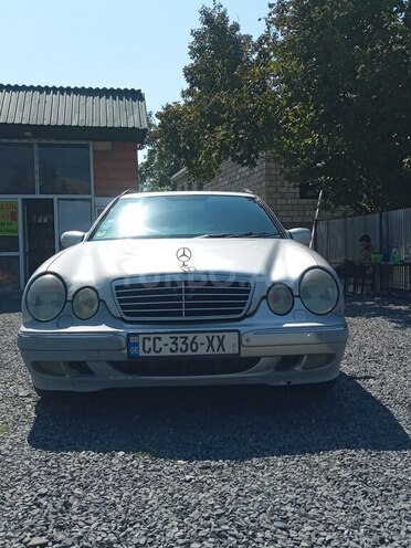 Mercedes E 220 2000, 424,059 km - 2.2 l - Zaqatala