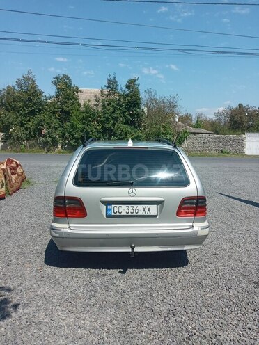 Mercedes E 220 2000, 424,059 km - 2.2 l - Zaqatala