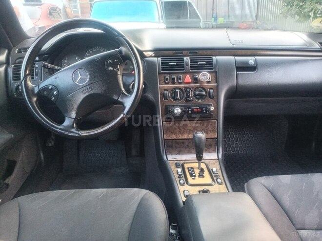 Mercedes E 220 2000, 424,059 km - 2.2 l - Zaqatala