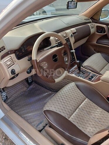 Mercedes E 320 2001, 321,000 km - 3.2 л - Gəncə