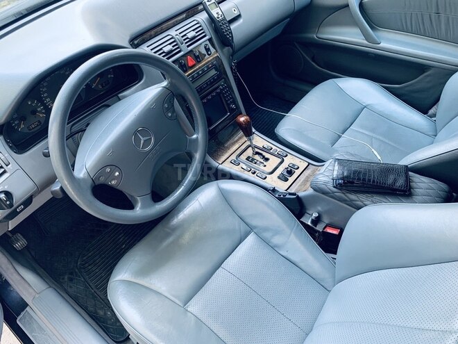 Mercedes E 320 2001, 241,041 km - 3.2 л - Sumqayıt