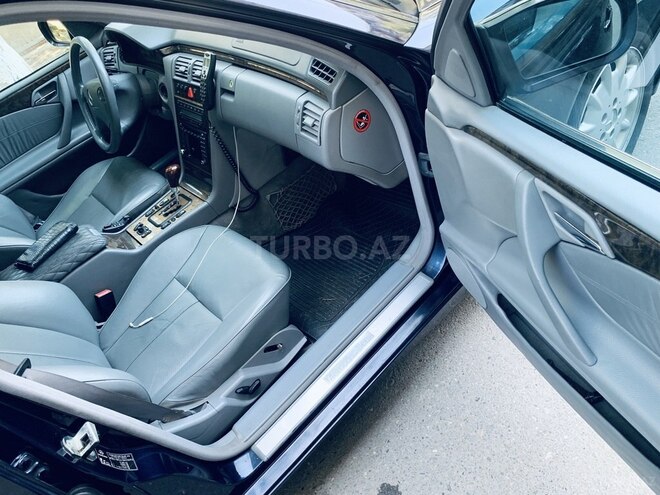 Mercedes E 320 2001, 241,041 km - 3.2 л - Sumqayıt