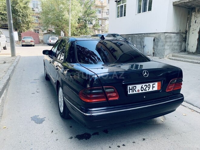 Mercedes E 320 2001, 241,041 km - 3.2 л - Sumqayıt