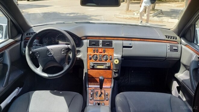 Mercedes E 240 2000, 399,719 km - 2.6 l - Bakı
