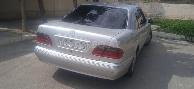 Mercedes E 220 2001, 585,868 km - 2.2 l - Bakı